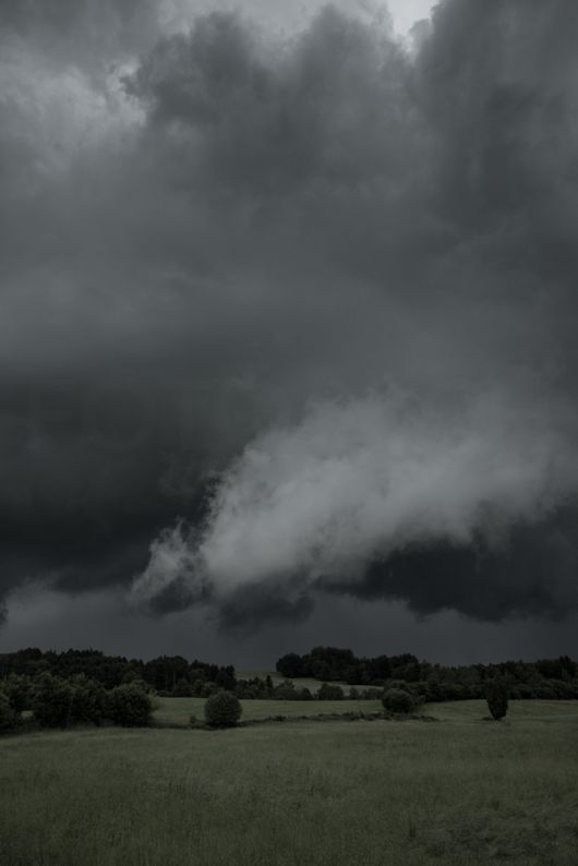 deep hanging clouds